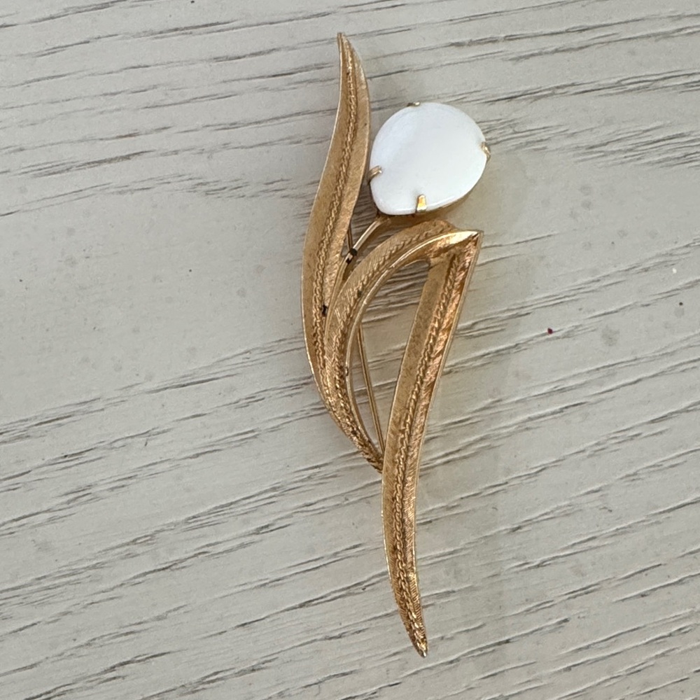 Sarah Coventry Gold and White Brooch